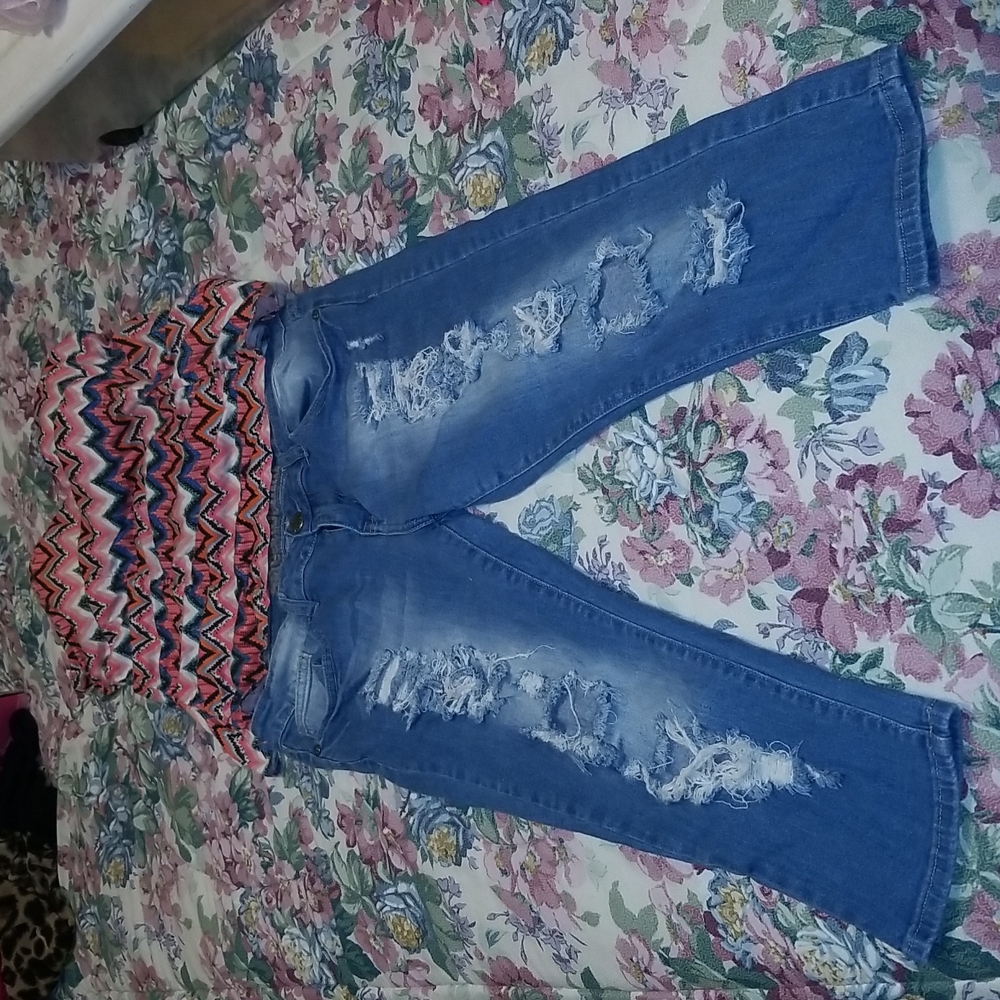 Faded ripped style denim capris